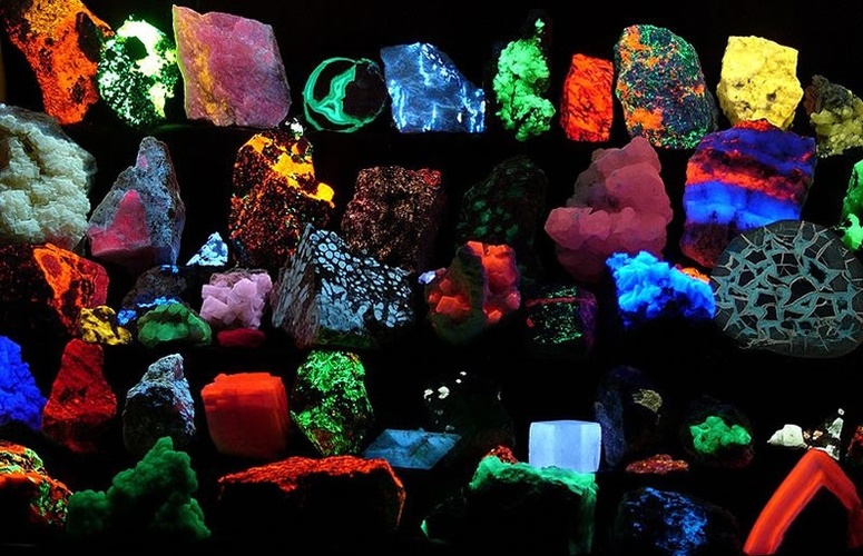 Photo of Black Light causing minerals to glow/fluoresce