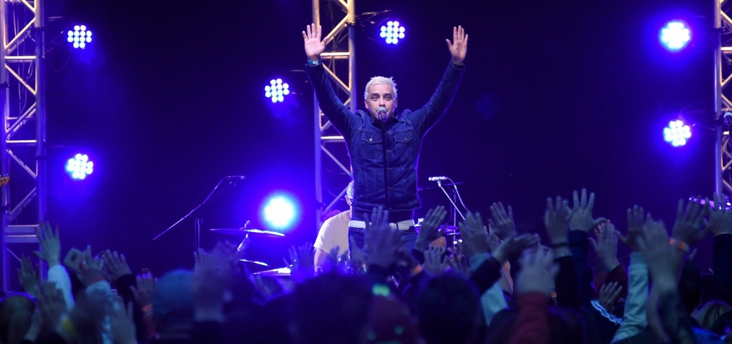 Photo of singer with audience loving lights